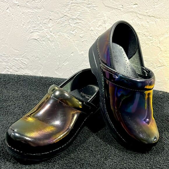 🔥🔥 DANSKO Petrol Iridescent Patent Leather Slip On Clogs Women EU 38 / US 7.5- - Picture 1 of 14